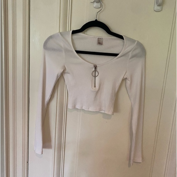 H&M White Longsleeve Ribbed Cropped Shirt with 1/2 Metal Zipper - Picture 1 of 3
